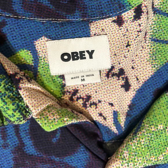 OBEY Men’s Button Up Top Size Medium - Picture 3 of 8